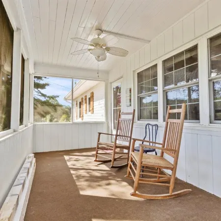 Peaceful Cabin Home-Minutes from Guntersville City Harbor and Boat Launches