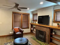 Spacious 3 bedroom home near KUMED and Westport in Kansas City