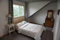 Backyard Trails and Lake Hayward with Canoe! Hotels in Hayward