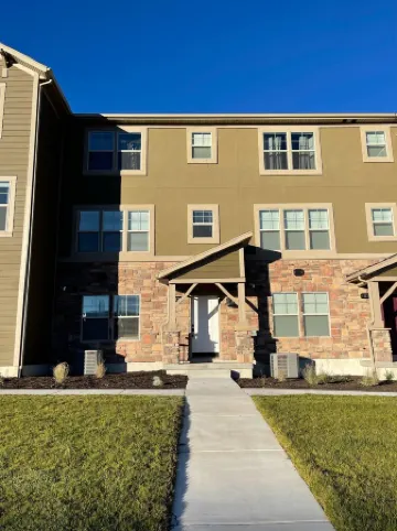 Winter is Here! Lovely Townhome Just 10 Minutes from Park City.