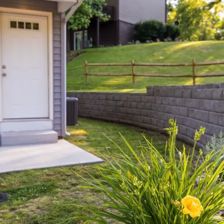 Quiet and cozy new townhome minutes from the mall exit.