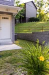 Quiet and cozy new townhome minutes from the mall exit.