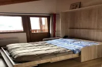 Mountain view studio at the foot of the slopes Hotel dekat Les Gorges de la Diosaz