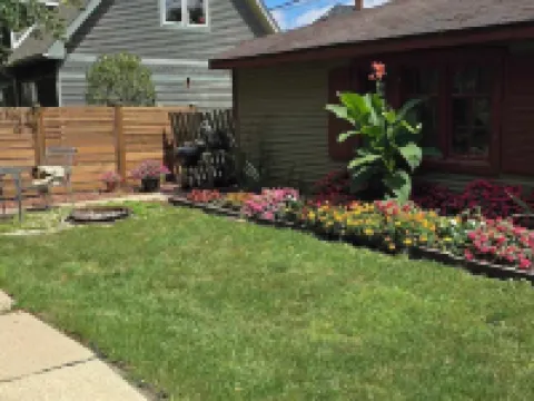 Downtown Oak Park/Fast WIFI/Free Parking/ Victorian Home/Sleeps 6 奧克帕克酒店