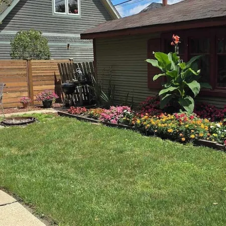 Downtown Oak Park/Fast WIFI/Free Parking/ Victorian Home/Sleeps 6