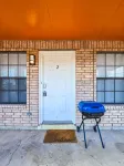 BEST VALUE Family-sized 2-bed 1-bath comfortable and centrally located apartment