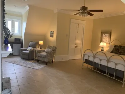 Private oasis, fully furnished, ready to move in. Luxury finishes.  6beds 7baths Hotel a 