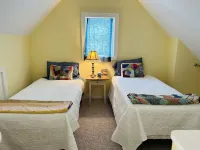 Quiet guest cottage-private setting!  Hiking, boating, swimming, wildlife near.