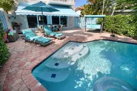 3BDR FAMILY VILLA WITH PRIVATE POOL & STEPS TO THE BEACH