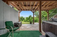 ENJOY HOT TUB & MOUNTAIN VIEWS