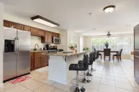 4 Bedroom Cozy Getaway Pool house in the Heart of Melbourne