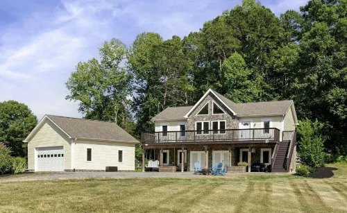 5 Bdrm Dog Friendly, Lake Access Getaway w/Playground, Fire Pit & More