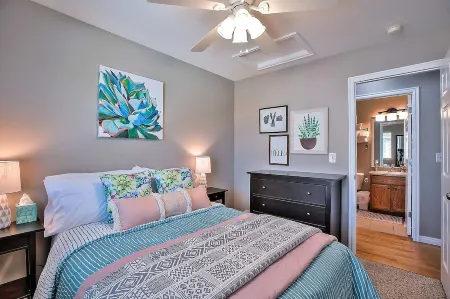 North Shore- Family and Business Retreat Отели рядом с достопримечательностью «Парк Стейджкоч Кроссинг Смол»