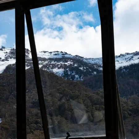 Penthouse 2 Level Apartment with Mountain ViewsUnique Snow Guarantee in Season