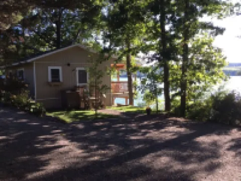 Waneta Lakeside Cottage