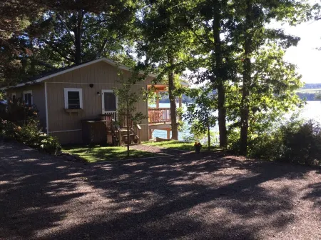 Waneta Lakeside Cottage