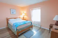 Experience comfort near entertainment! 5-min drive to Santander Arena