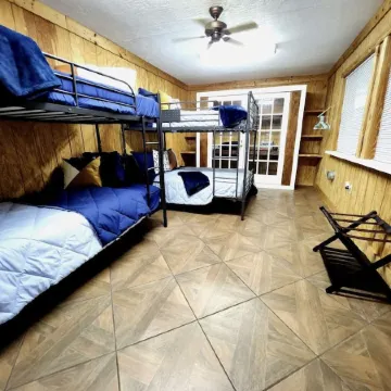 Cozy cottage on 8 acres near state park and atv trails. Pet Friendly! Отели в г. Окичоби