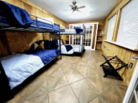 Cozy cottage on 8 acres near state park and atv trails. Pet Friendly!