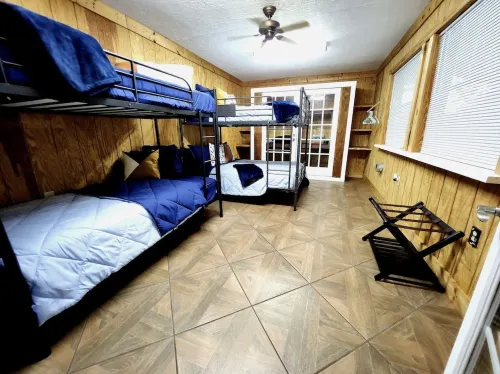 Cozy cottage on 8 acres near state park and atv trails. Pet Friendly!