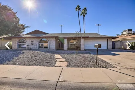 Beautiful 4 bedroom 2 bathroom with pool