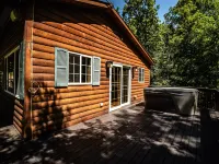 Romantic Secluded Cabin w/ Hot Tub, Private Driftless Escape Hotels in Freeman