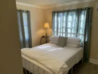 CHARMING BAY HOUSE BUNGALOW - CLOSE TO ALL ROCKPORT ACTIVITIES Gramma's Attic附近的飯店