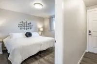 Cozy Retreat: 2Br. Hot Tub. Sea Breeze - 106