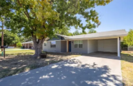 Cozy Cajun Cottage - with Arcade!