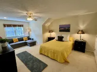 WVU Mini-Château.  Cozy home located next to stadium + hospital-5 min walk.