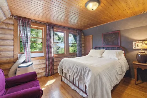 Cabin Near Br/Boone, Fire Pit, Wifi, Secluded, Nearby Hikes, and Views!!