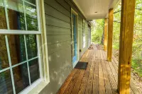 Renovated Cozy Cottage in Bryson City! Experience the Cool Smokies!