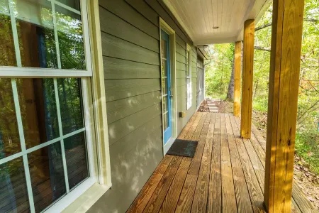 Renovated Cozy Cottage in Bryson City! Experience the Cool Smokies!