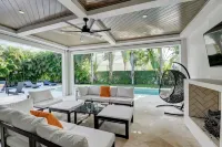 Luxurious Delray Beach Pool Home in Downtown Delray! VIP Beach Passes!