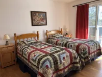 Hickory Hill Mountaintop charming family friendly quiet very private lake view