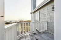 Relaxing Home – ocean views w/hot tub, & short walk to beach!