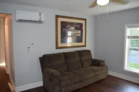 Convenient 2-bedroom apartment in Glens Falls with WiFi