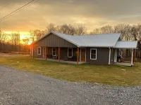 The Last Cast lake rental * Unit A 1/4 mile from State Dock! Hotel di Taylor County