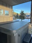 Newly renovated townhome near Town Ctr. Lone Peak views, rec room, new hot tub.