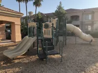Relaxing 2 bedroom Condo w/ heated pool, spa & gym