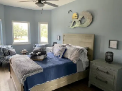 "The Blue Vu"  CANAL FRONT HOME WITH 4 STORY OBSERVATION DECK VIEWS OF 2 BEACHES Hotels in Gulf Breeze