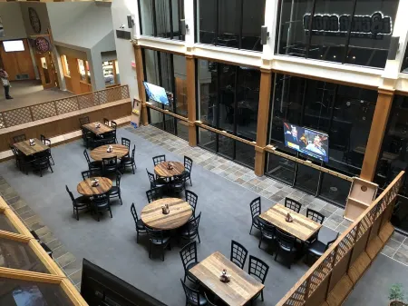 2 Bedroom, 2 Bath Condo on the slopes w/ night skiing!