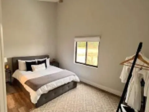 The Retreat: HotTub/FirePit/Wineries/Beach/Nature Hotels in Lake Charter Township