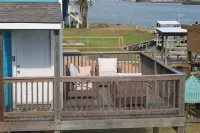 Fishing Cottage on Icw Facing Sargentbeach with Dock Night Fishing Lights 2Rooms