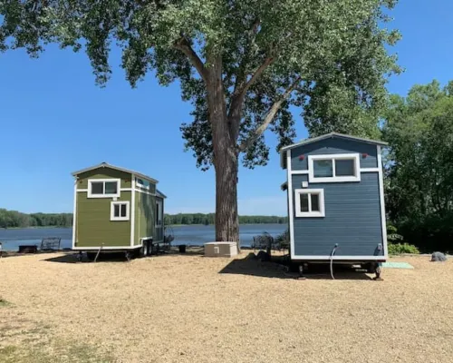 The River's Edge - Tiny Home 3 Hotels in Bellevue
