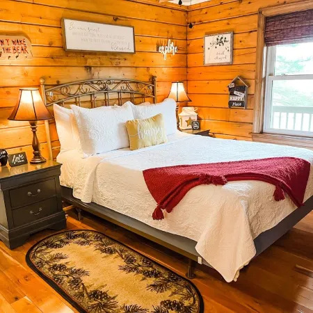 Relax @ Mt. Melody Log Cabin. Brand New Hot Tub and Masterbath. by Trout Stream