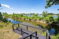 Screened Patio on Pickwick River- Boat & RV Parking, Fishing Pier- Dogs allowed