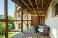 NAPA Suite • Hot Tub • Downtown • Original Art
