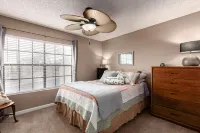 Skyline View, City & Mountain Views, Golf nearby, bicycling, swimming pool