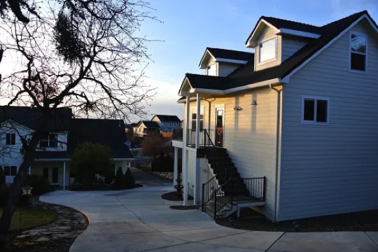 Large Private Carriage-House Retreat with Amazing Views